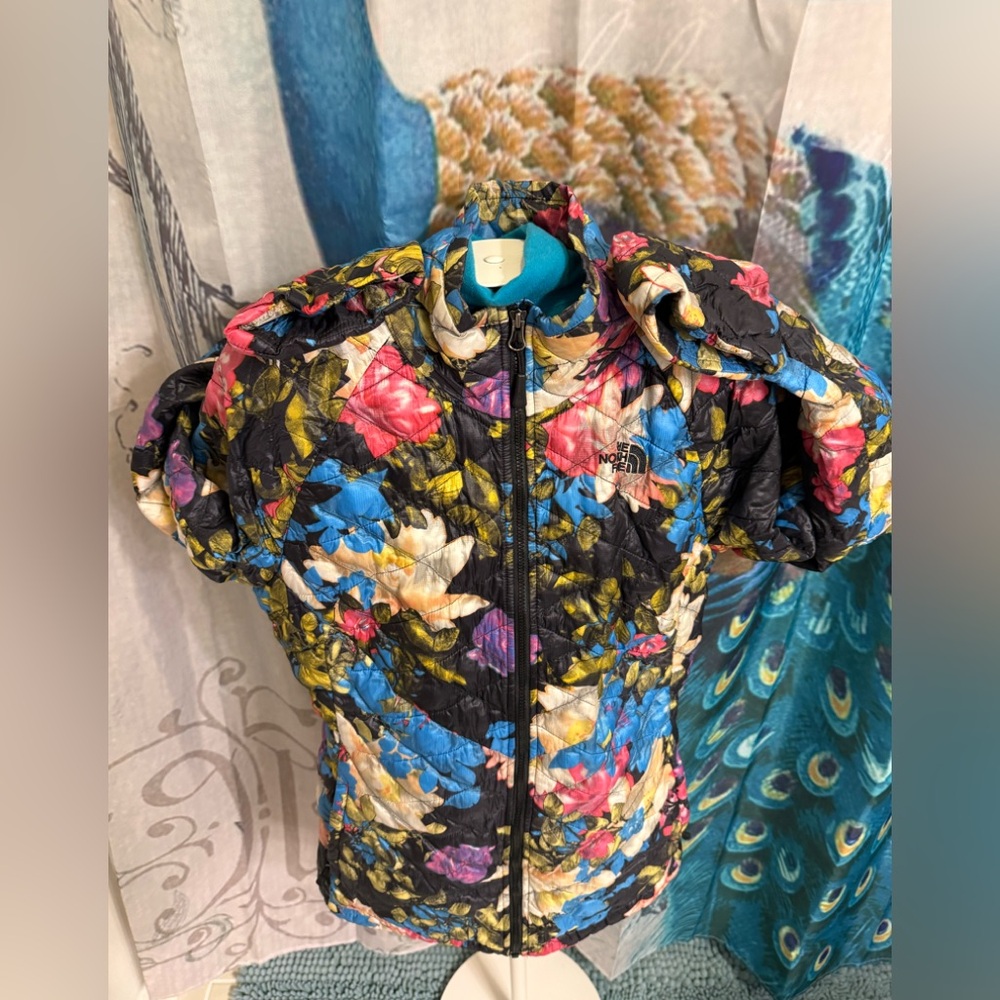 Preowned The North Face Floral Thermoball The Stow S/P - Reduced & Great Price - Picture 3 of 11